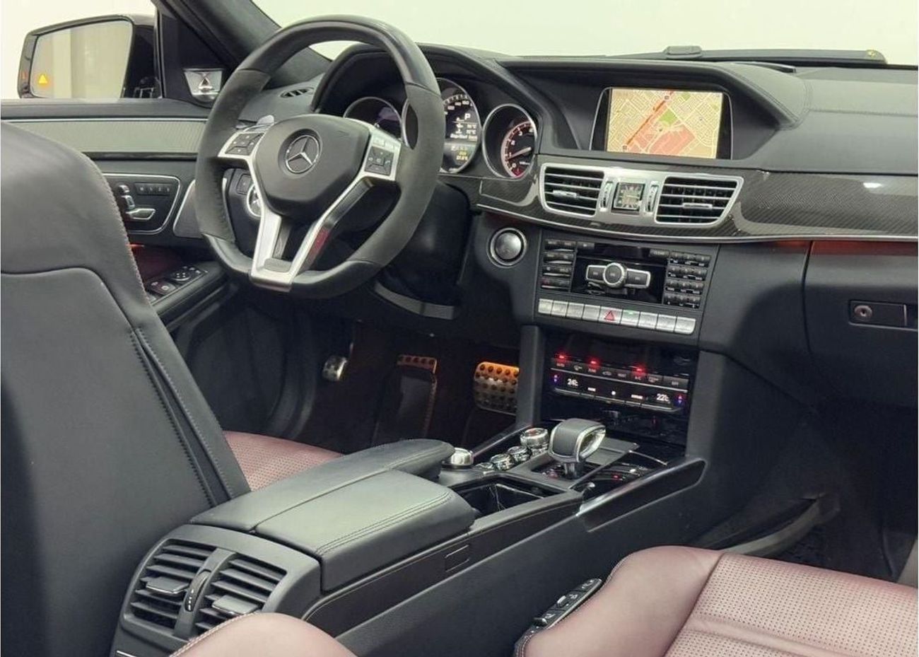 مرسيدس بنز E 63 AMG Std 5.5L 2014 Mercedes Benz E63 AMG 4MATIC, Service History, Full Options, Carbon Fiber Package. GCC