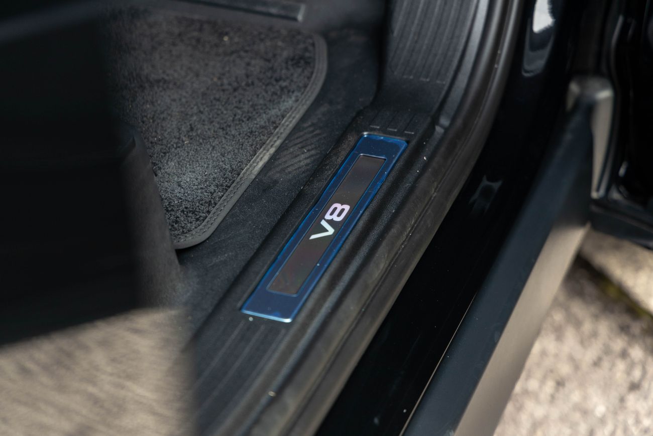 Land Rover Defender 110 DEFENDER V8 RHD