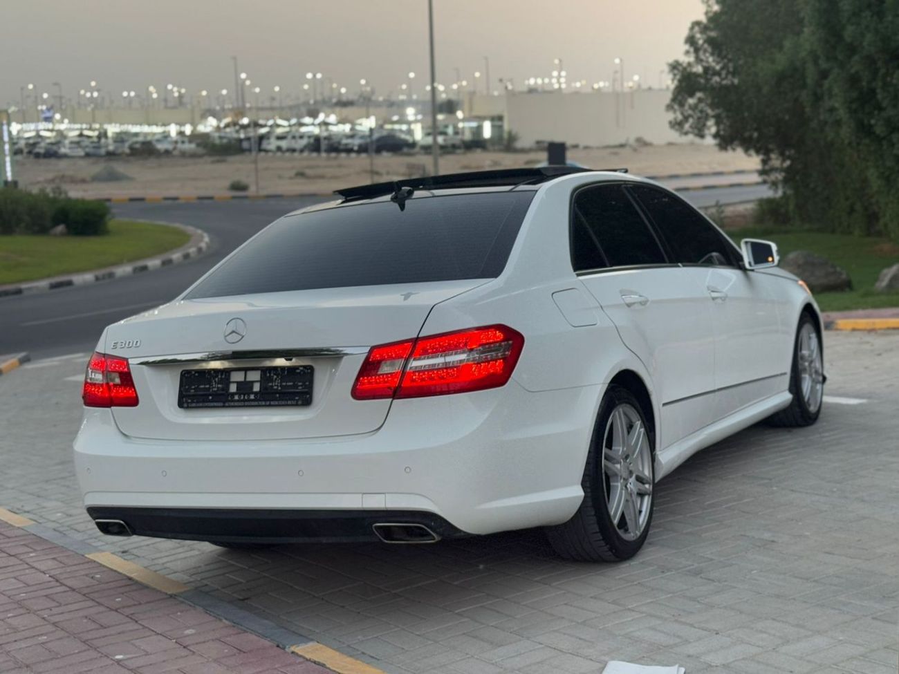 مرسيدس بنز E300 Mercedes E300 2013 Gcc full option no 1 clean