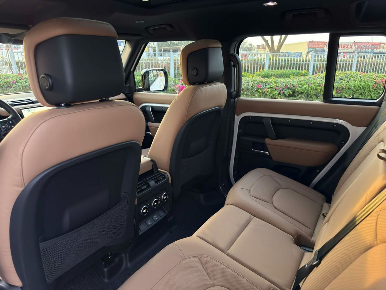 لاند روفر ديفندر **2026**GCC SPEC P525 UNDER WARRANTY AND SERVICE