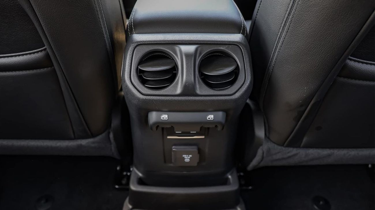 جيب رانجلر Sahara Wrangler Unlimited V6 3.6L Petrol 2023YM