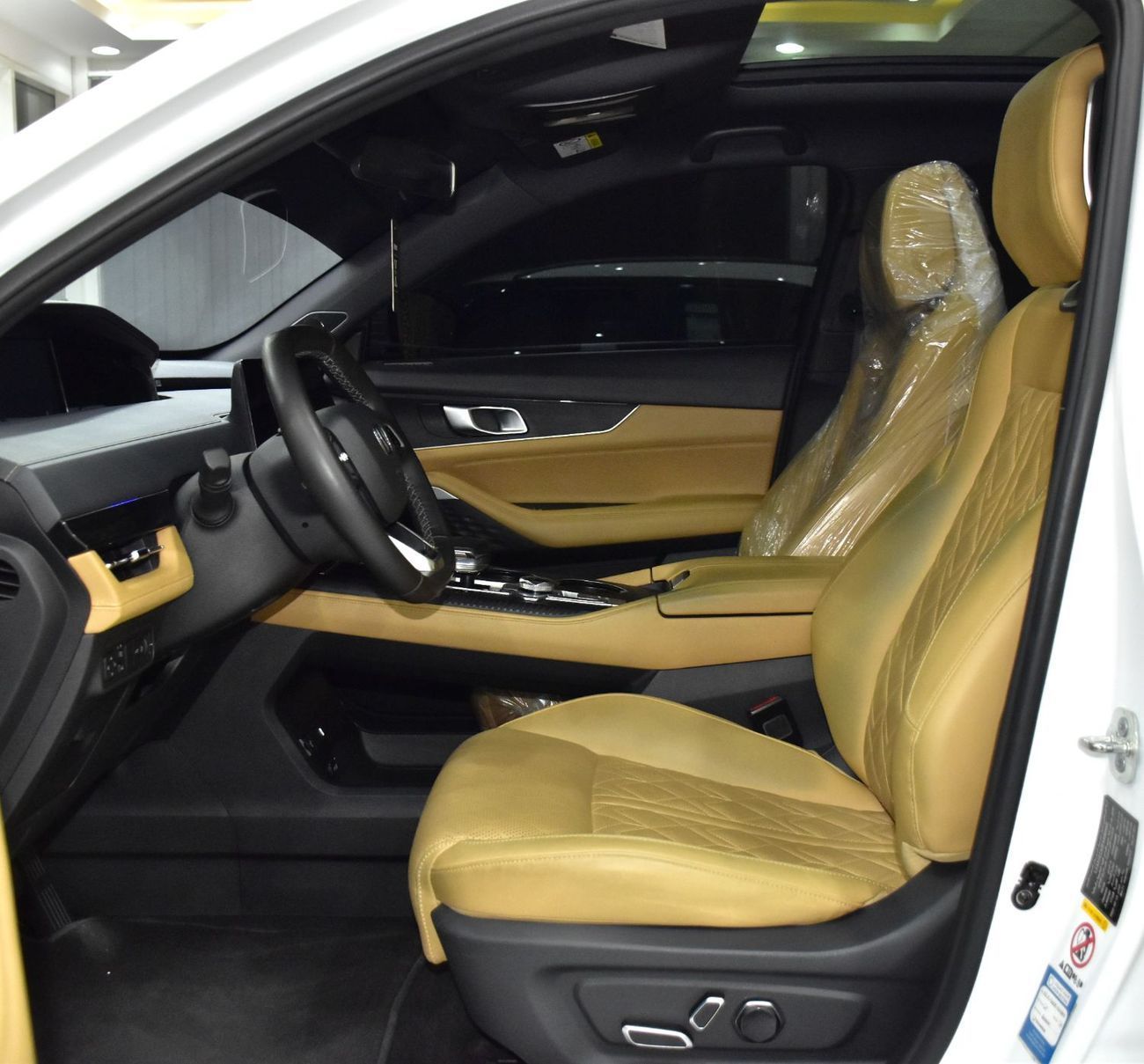 تشنجان يوني ك EXCELLENT DEAL for our Changan UNI-K AWD ( 2023 Model ) in White Color GCC Specs