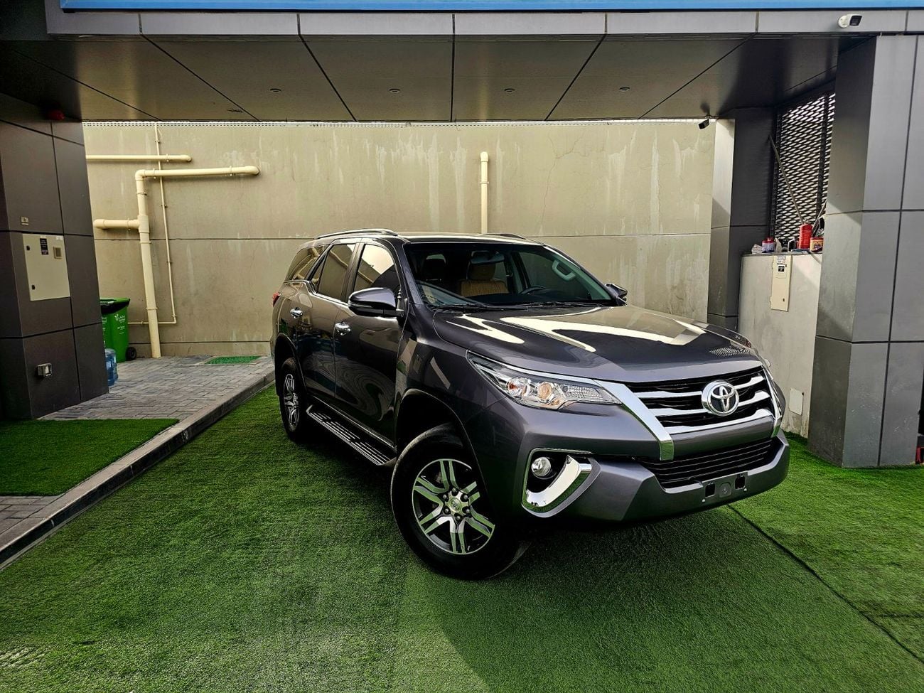 Toyota Fortuner EXR / V4 2.7L 4WD/ LOW MILEAGE/ EXCELLENT CONDITION