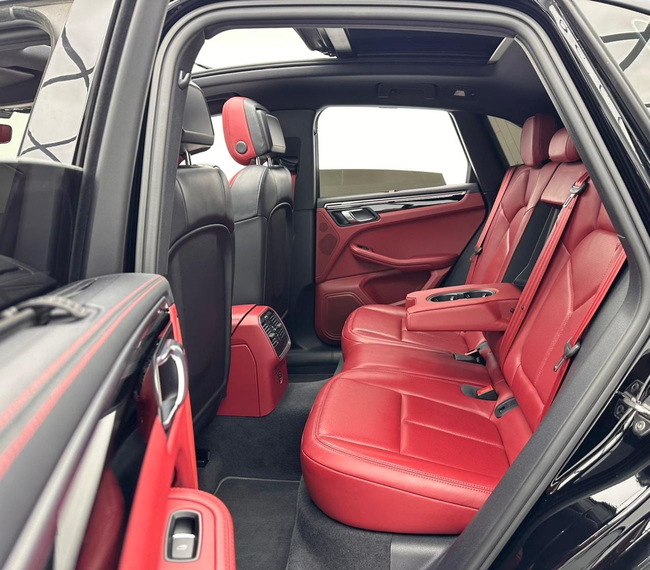 Porsche Macan 2024 Porsche Macan, 10/2028 Porsche Warranty, Porsche Full Service History, GCC