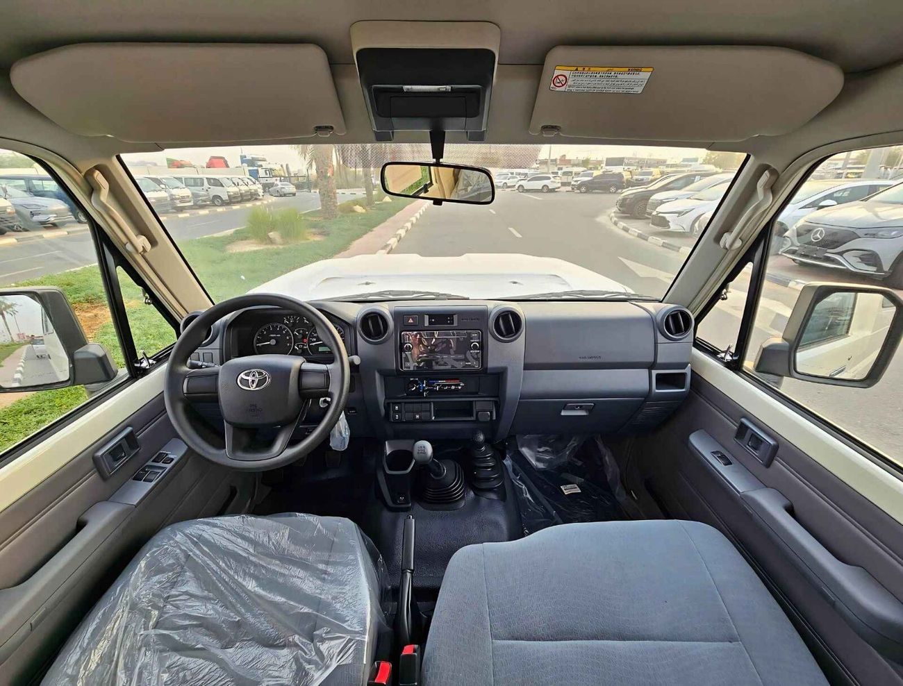 تويوتا لاند كروزر 70 (70 Series) 4.0L V6 Petrol / M/T, Power Windows, 4WD