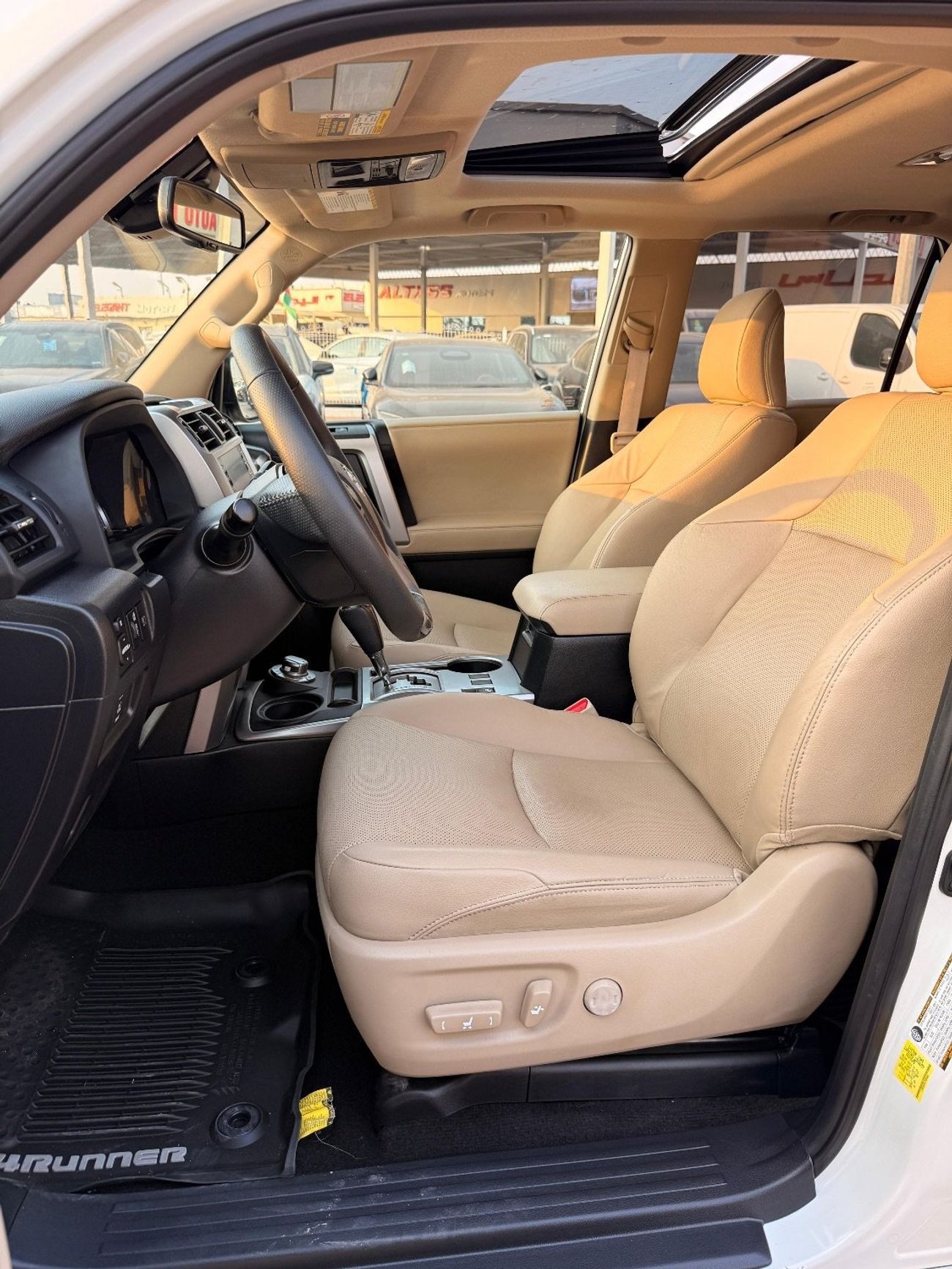 Toyota 4Runner Limited edition 2020 model leather seats, sunroof, seat cooler,heater