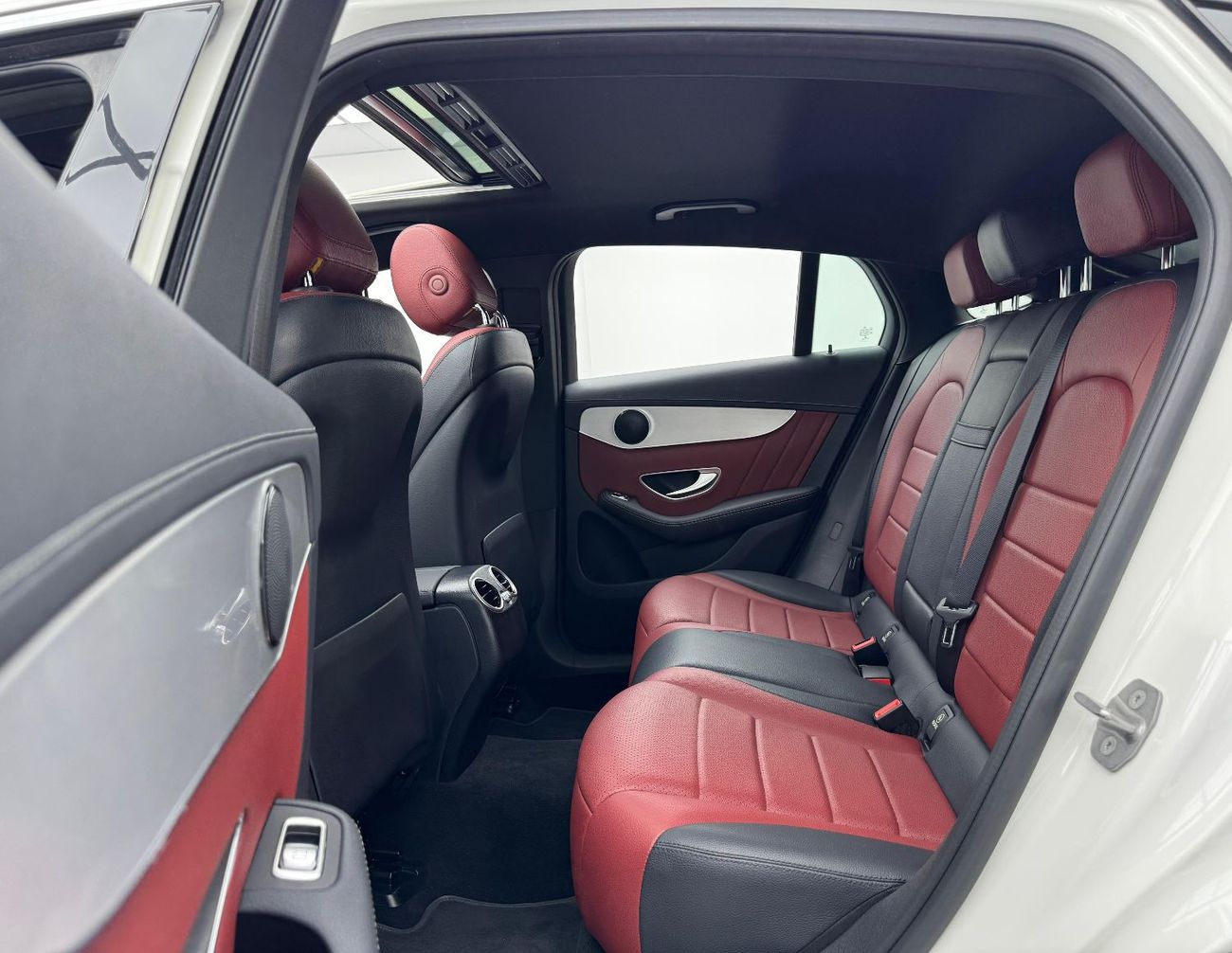 مرسيدس بنز GLC 200 Std 2.0L 2021 Mercedes Benz GLC200 AMG 4MATIC, Warranty, Full Mercedes Service History, GCC