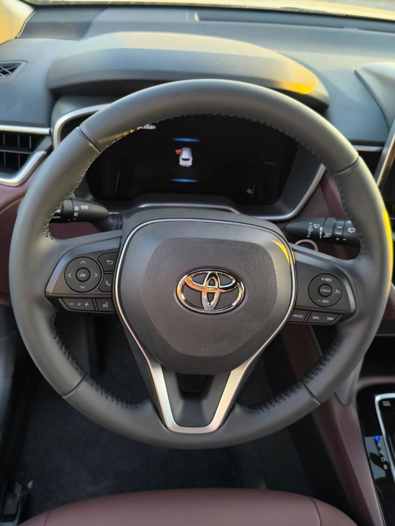 تويوتا كورولا كروس CROLLA CROSS 1.8L HYBRID 2024