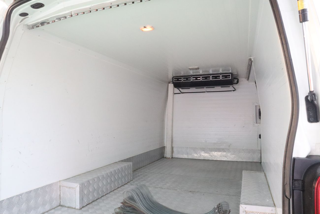 Nissan Urvan 2.4 L URVAN CHILLER FULL VAN GCC