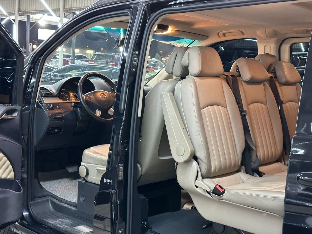 Mercedes-Benz Viano 2014 Mercedes-Benz Viano Trend (W639), 5dr MPV, 3.0L 6cyl Diesel, Automatic, Rear Wheel Drive.The ca