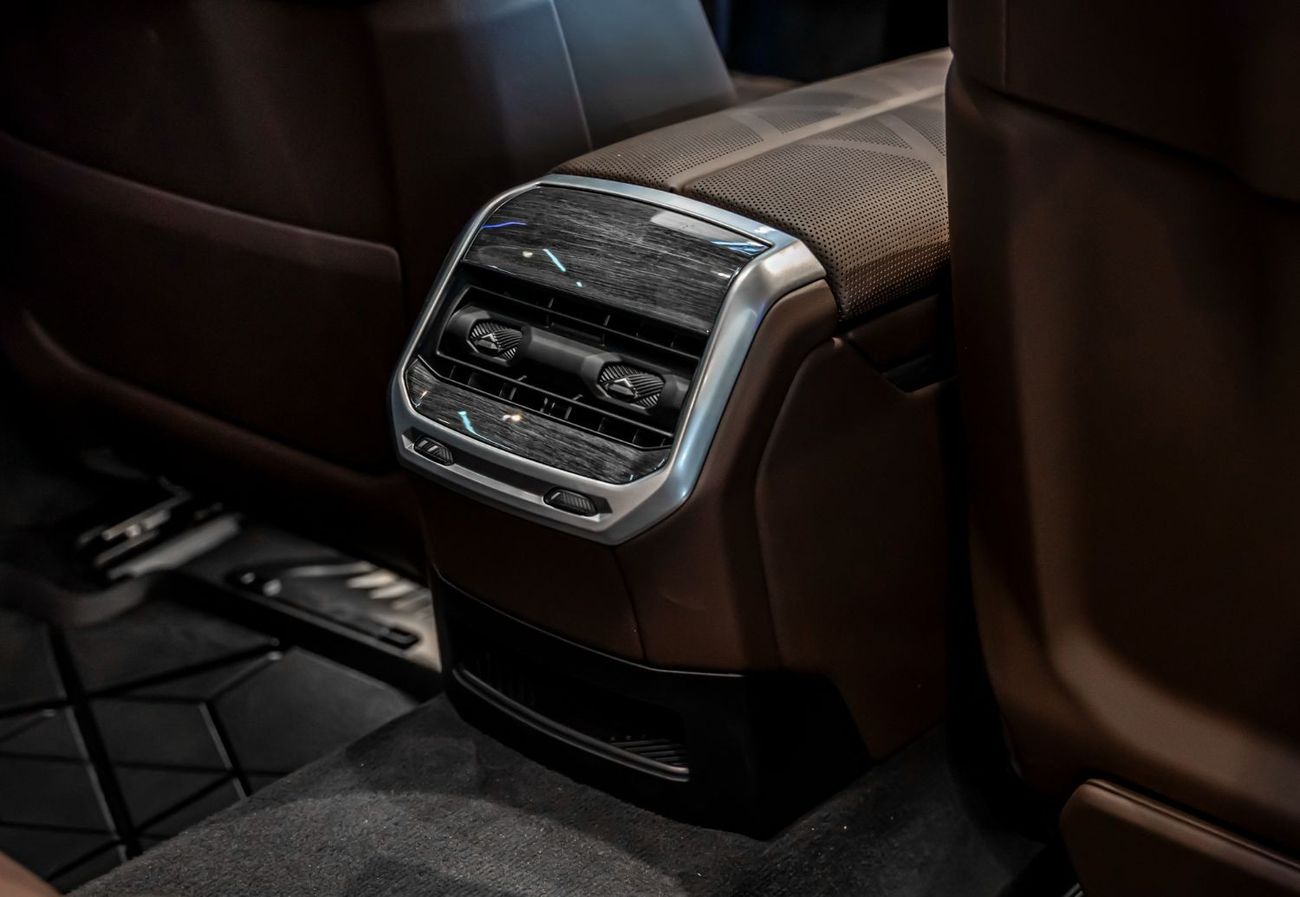 BMW 740Li 2023 BMW 740i, 2028 BMW Warranty + Service Contract, Low KMs, GCC