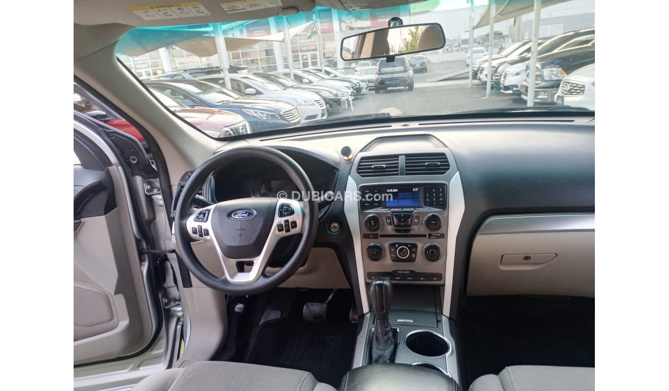 Ford Explorer 2014 GCC model, without accidents, cruise control, rear spoiler sensors, in excellent condition