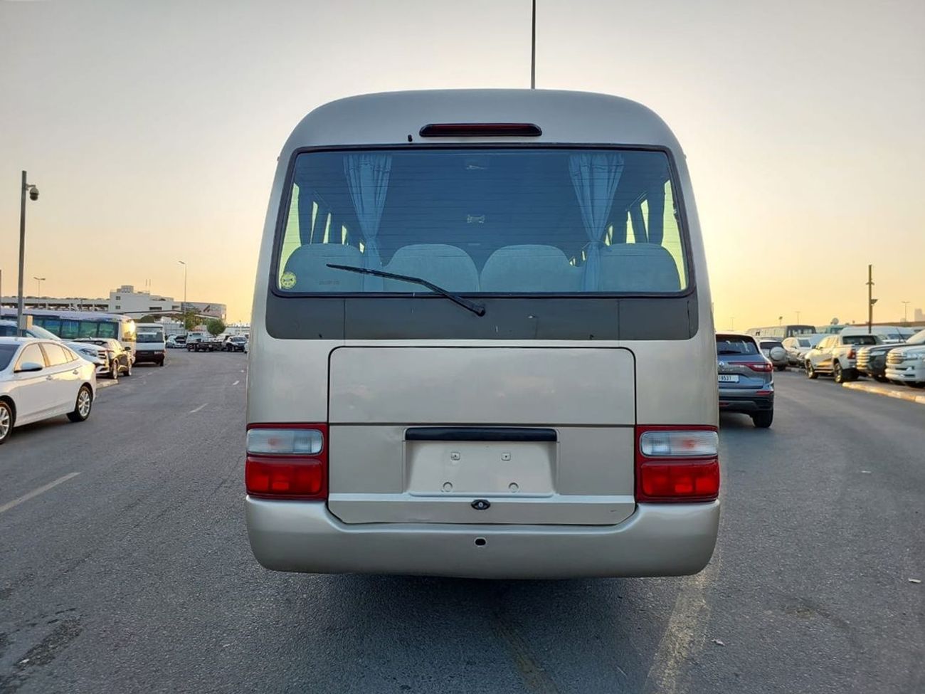 Toyota Coaster TOYOTA COASTER BUS RHD 2006 MODEL 4.0 L DIESEL AUTOMATIC(PM01152)
