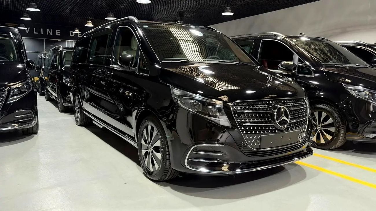 مرسيدس بنز V 300 ARRIVAL MODEL VIP MERCEDES GCC V300 with ADDITIONAL REAR AC - 2 Years Warranty by VLINE