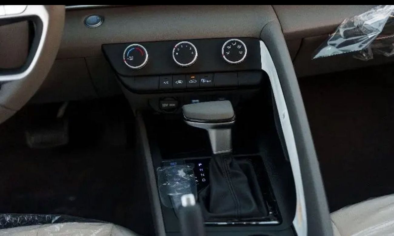 Hyundai Elantra 2.0L PETROL 2024 GCC