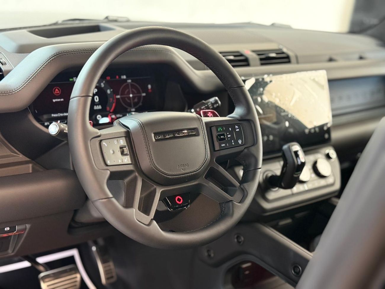 لاند روفر ديفندر 110 P635 OCTA V8 2026