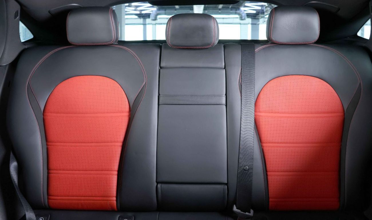 مرسيدس بنز GLC 63 S AMG 2019-MERCEDES BENZ GLC 63 S AMG 4Matic+-WARRANTY AND SERVICE CONTRACT TILL 12/2026-GCC