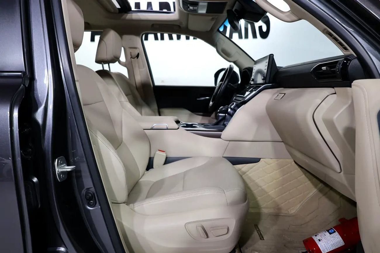 تويوتا لاند كروزر GXR 3.5L TWINTURBO GXR | GCC Specs | Pristine Condition