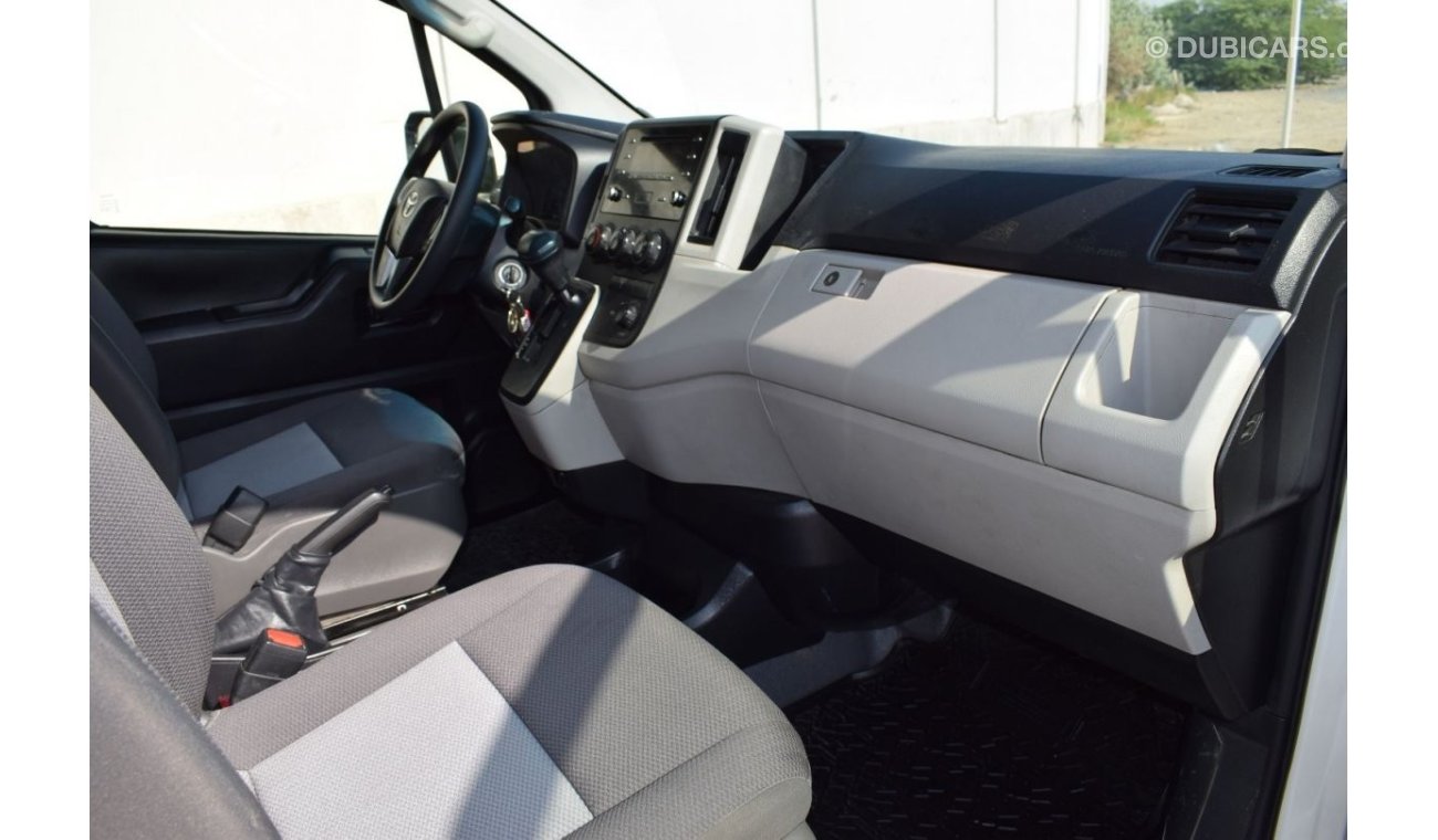 Toyota Hiace Commuter GL High Roof Toyota Hiace Highroof 3.5L 13 Seater Bus A/T , Model:2021. Only done 57000 km