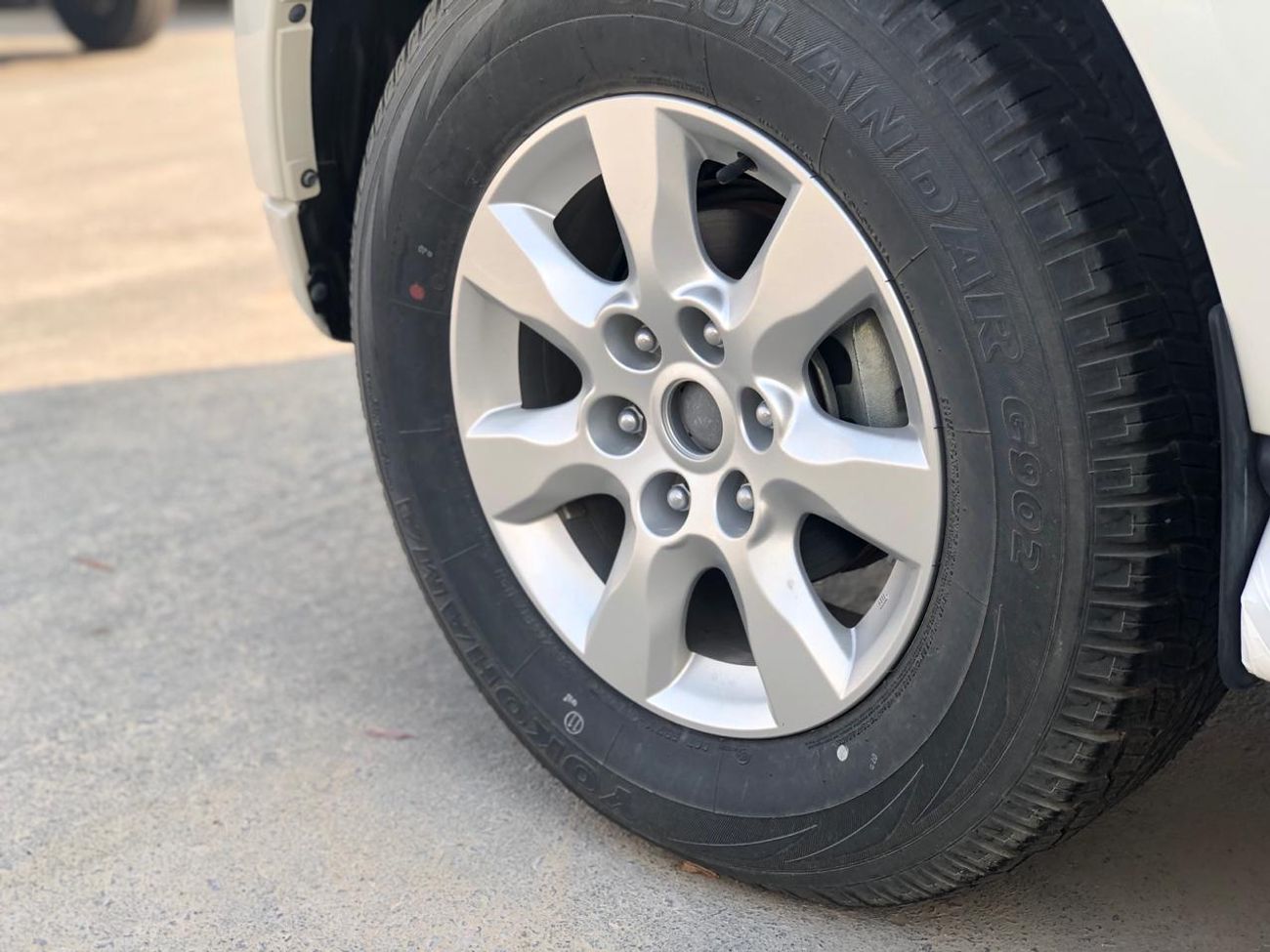 Mitsubishi Pajero GLS 3.0L, Alloy Rims 17'', 2-Power Seats, DVD+Camera, Back Sensors, Sunroof, CODE-MPGLS18