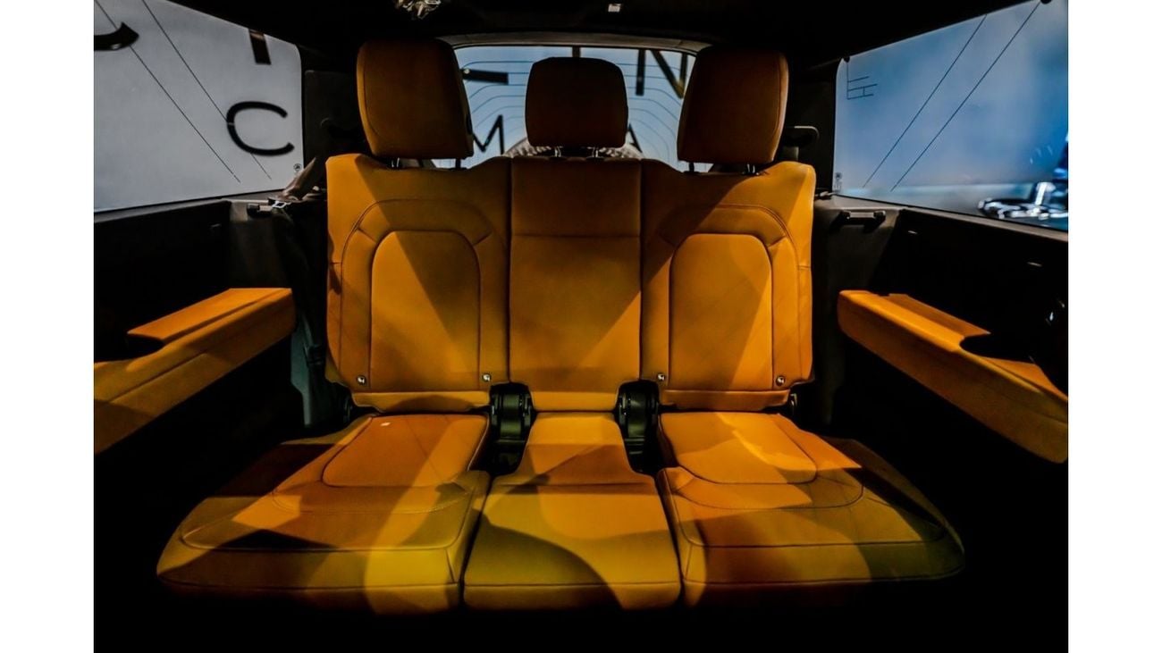 Land Rover Defender 2023 Landrover Defender 130 HSE P400, 2028 Al Tayer Warranty + Service Contract Valid, Low KMs, GCC