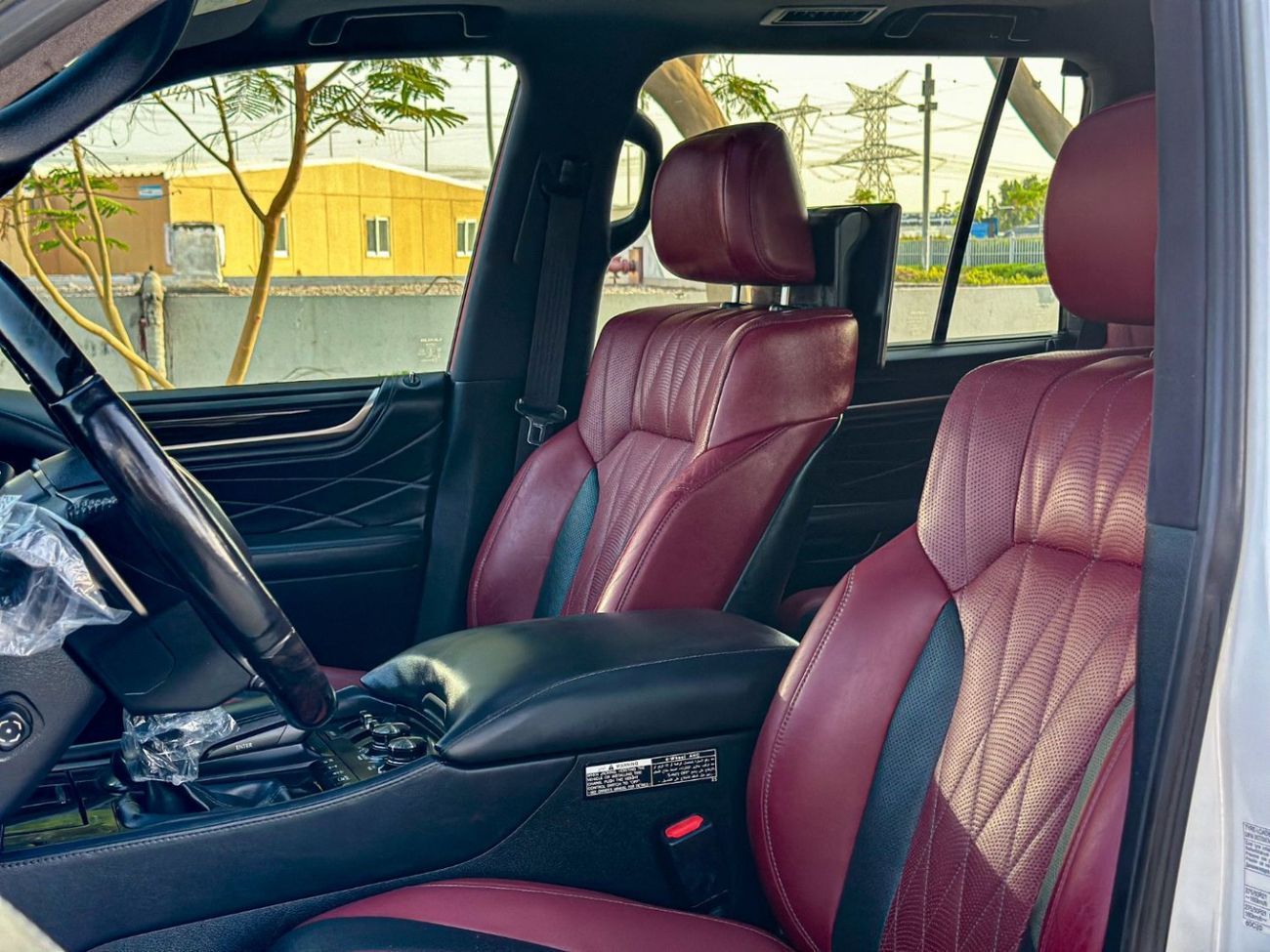 Lexus LX 570 Signature Black Edition 5.7L Lexus Lx570s Signature Black Edition / 5.7L V8 / Gcc Specification