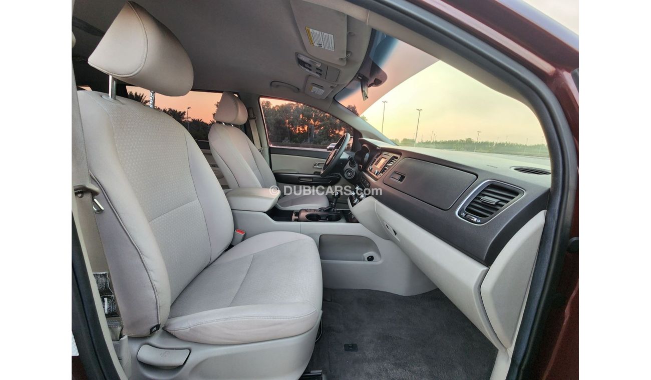 كيا سيدونا V6