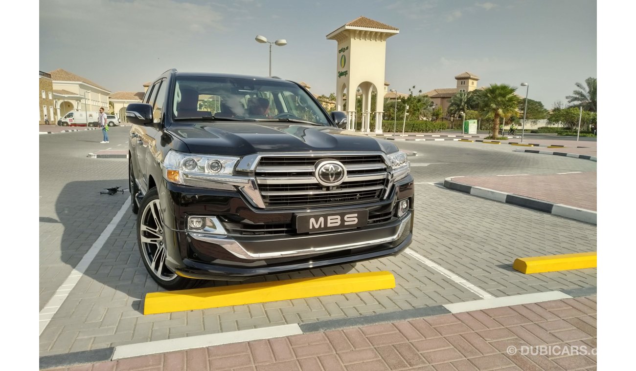 تويوتا لاند كروزر Land Cruiser VXR MBS 5.7L Autobiography 4 Seater Brand New for Export only Options include:22 inch A