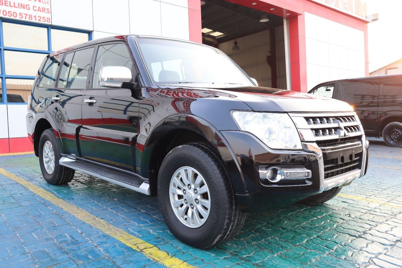 Mitsubishi Pajero GLS Base 3.5L (7 Seater)