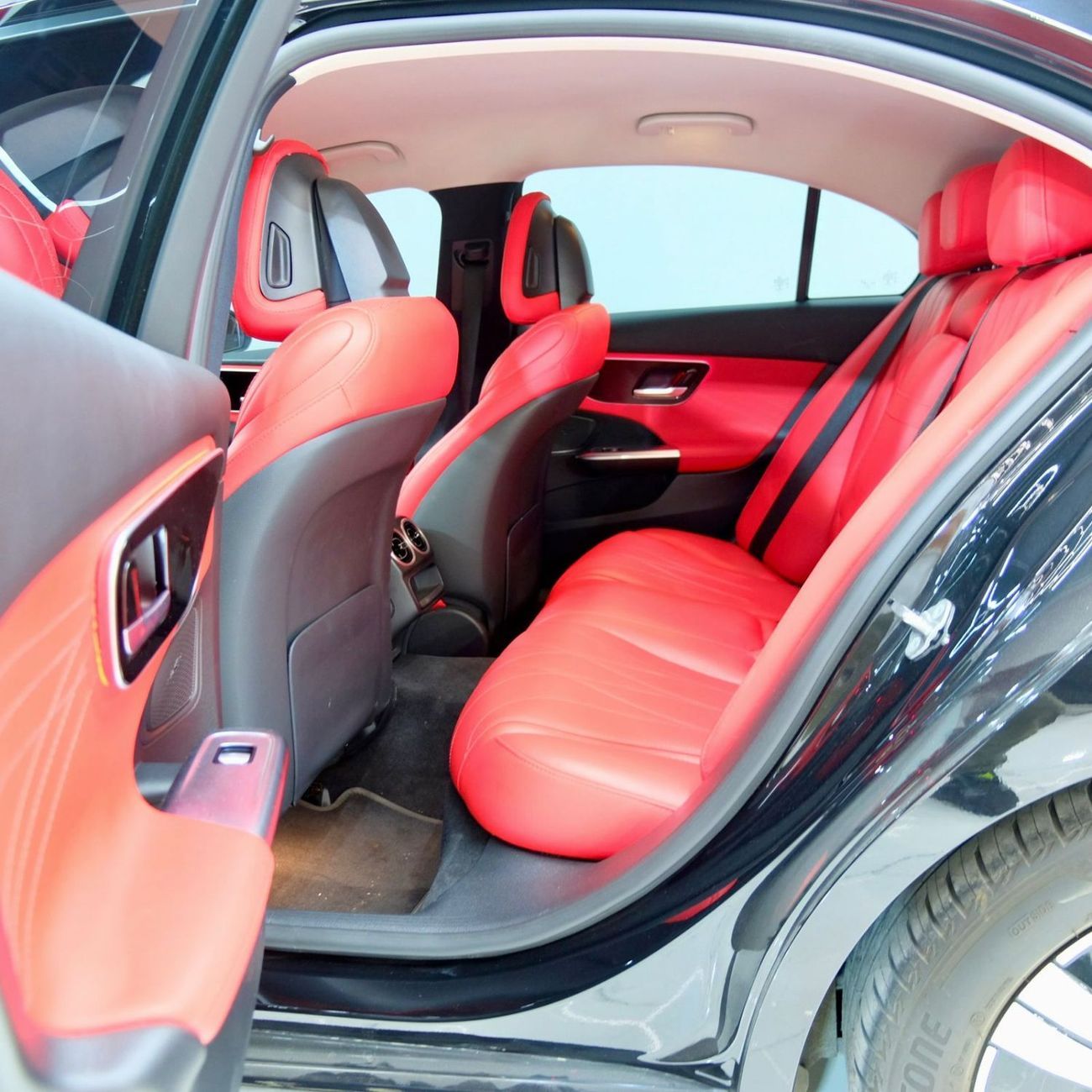 مرسيدس بنز C 200 AED 2,644 P.M l 0% Down Payment l Mercedes-Benz C200 l Excellent Condition