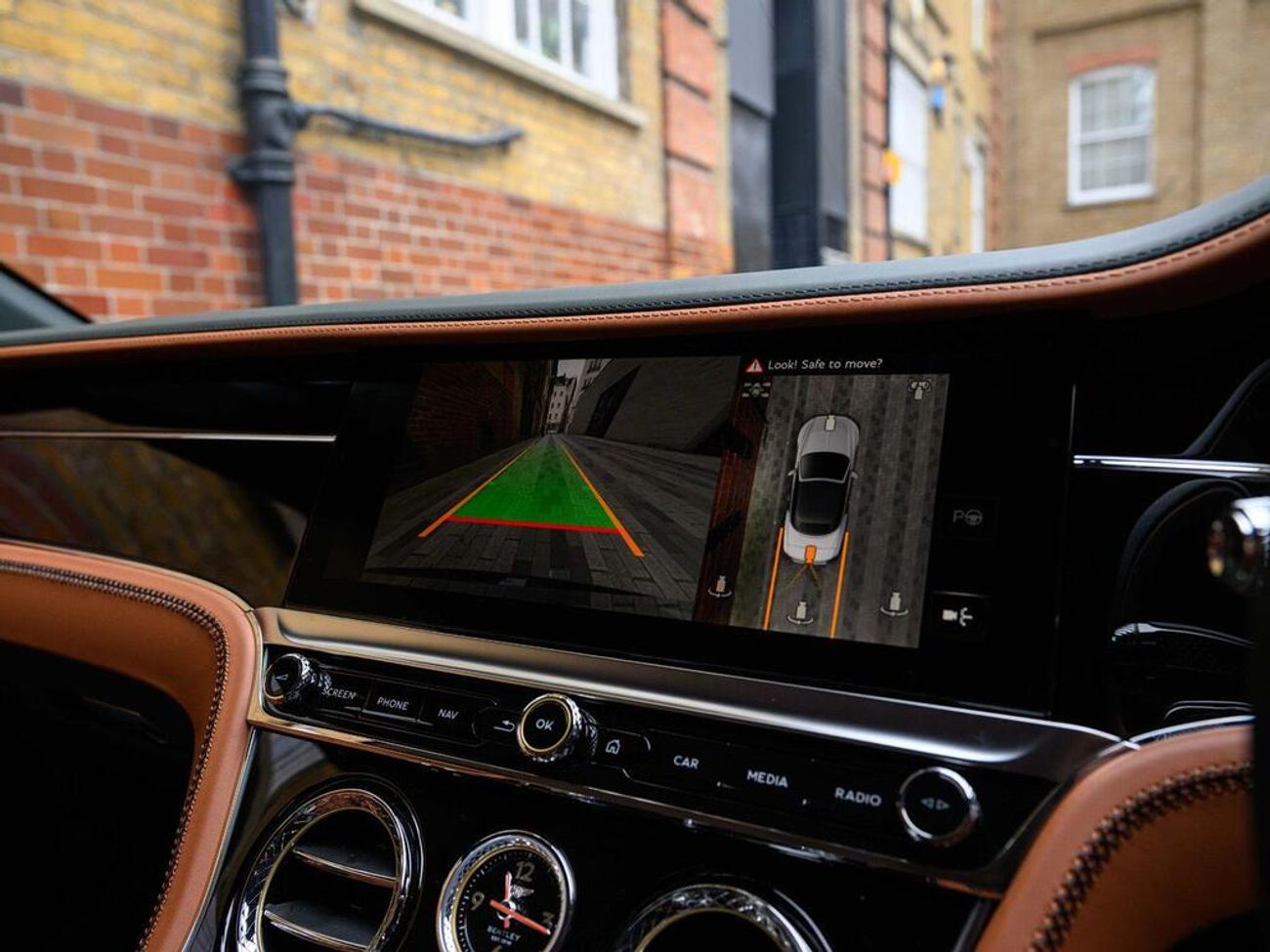 بنتلي كونتيننتال 4.0 V8 High-Performance 25.9kWh GTC Azure Auto 4WD Euro 6 (s/s) 2dr (EXPORT ONLY) Right hand drive