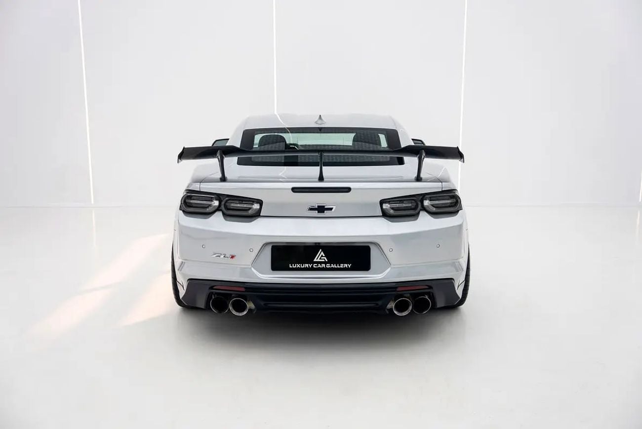 شيفروليه كامارو ZL1 ألياف الكربون 650 HP LT4 V8 | ZL1 1LE TRACK PACKAGE | 6-SPEED MANUAL