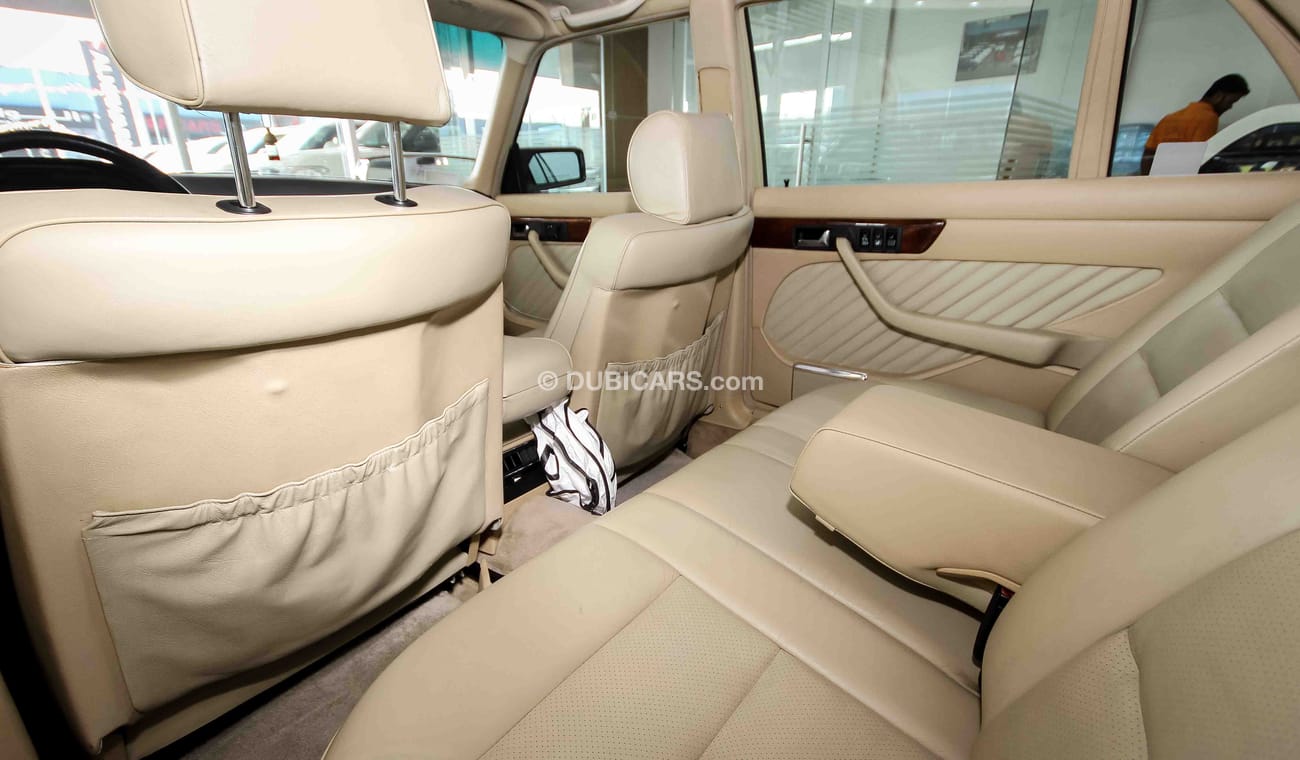 مرسيدس بنز 560 SEL