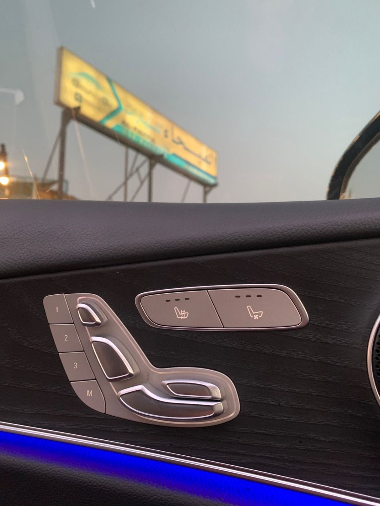 Mercedes-Benz E 250 Mercedes-Benz E250 V4 2.0L Model 2022 Price:150.000AED  Mileage:67.000 Km  Specifications: KORIAN Co