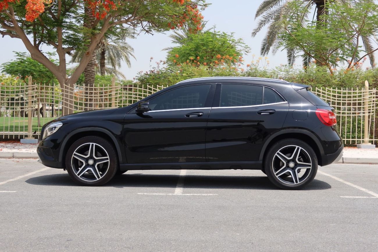 مرسيدس بنز GLA 250 Std 2.0L (211 HP)