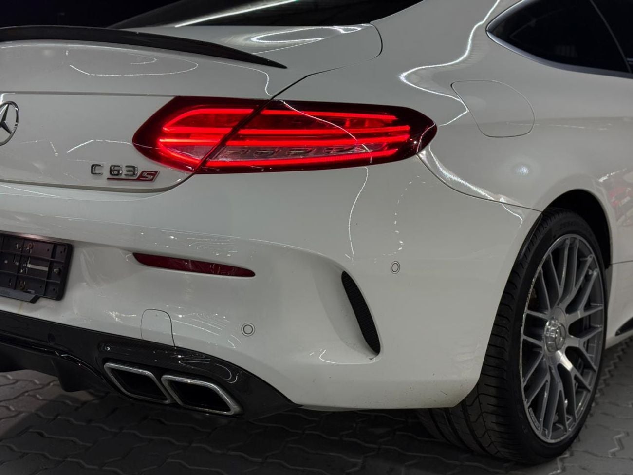 مرسيدس بنز C 63 AMG Std 4.0L Coupe