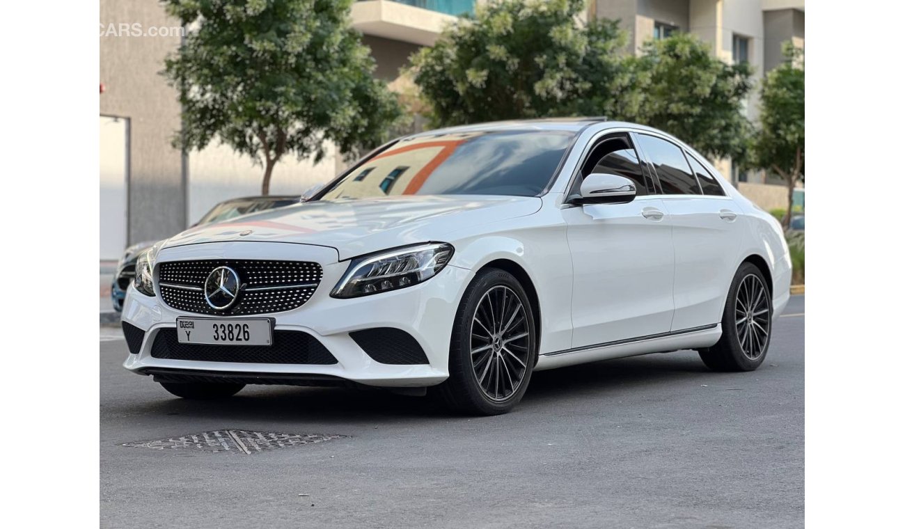 مرسيدس بنز C 300 لاكجري Luxury 2.0L // 2019 //  High Option With AMG Kit ,  Sunroof , Car Play , Very Good Condition