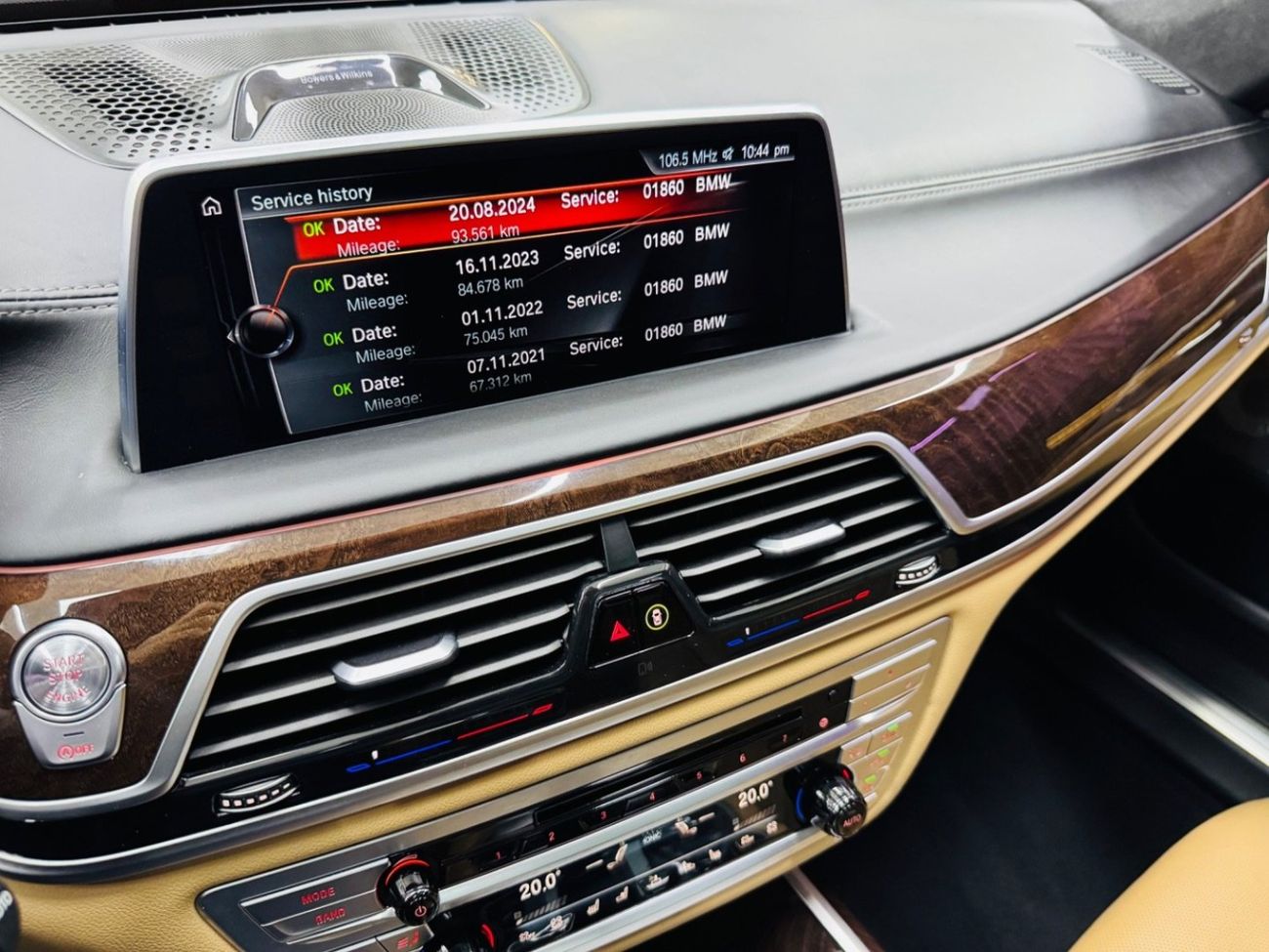بي أم دبليو 750Li Luxury 4.4L (523 HP)
