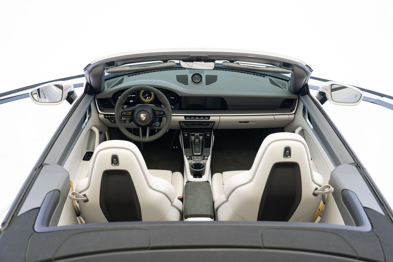 بورش 911 Turbo S 3.8L (640 HP) Convertible