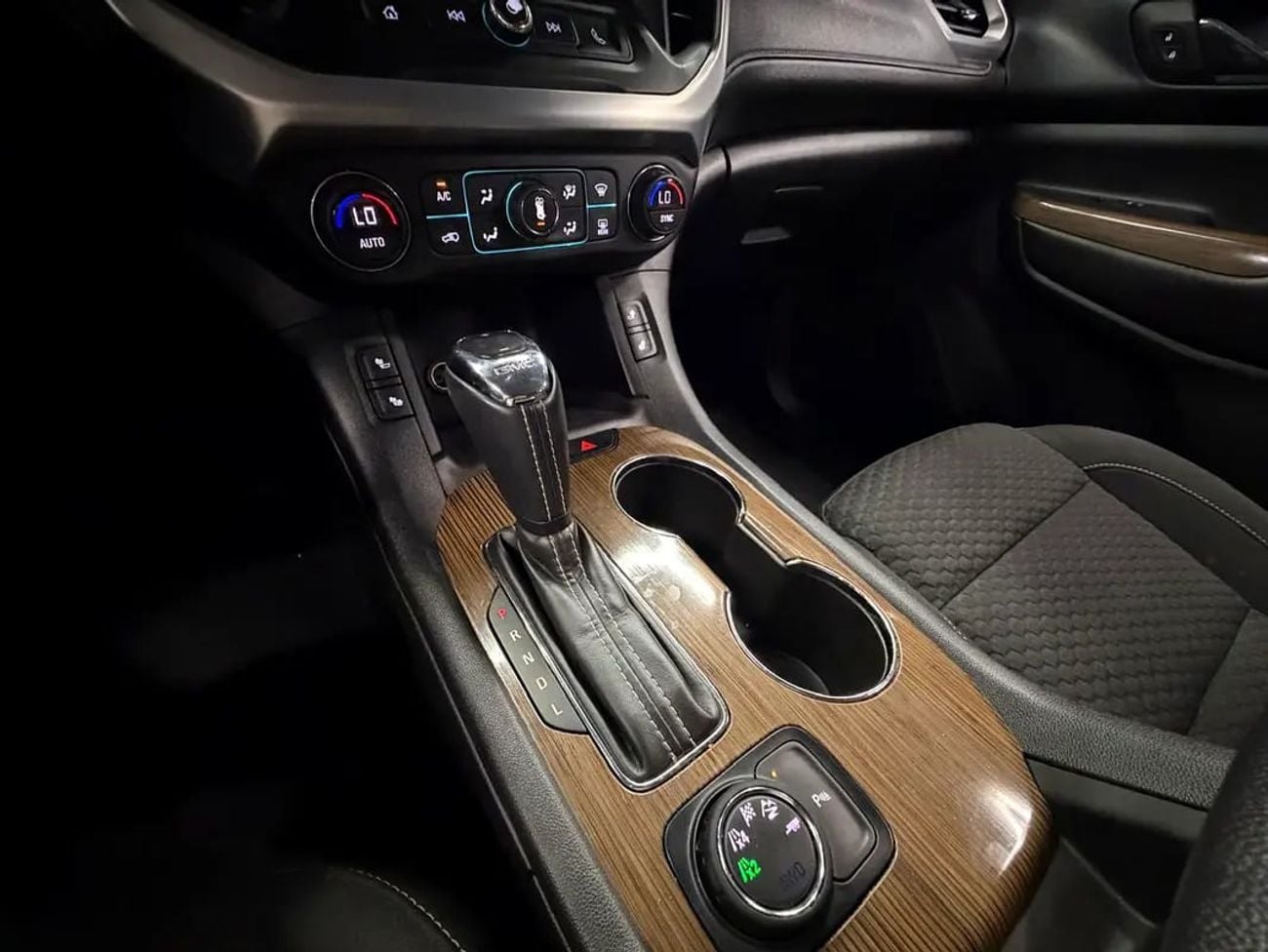 GMC Acadia SLE2