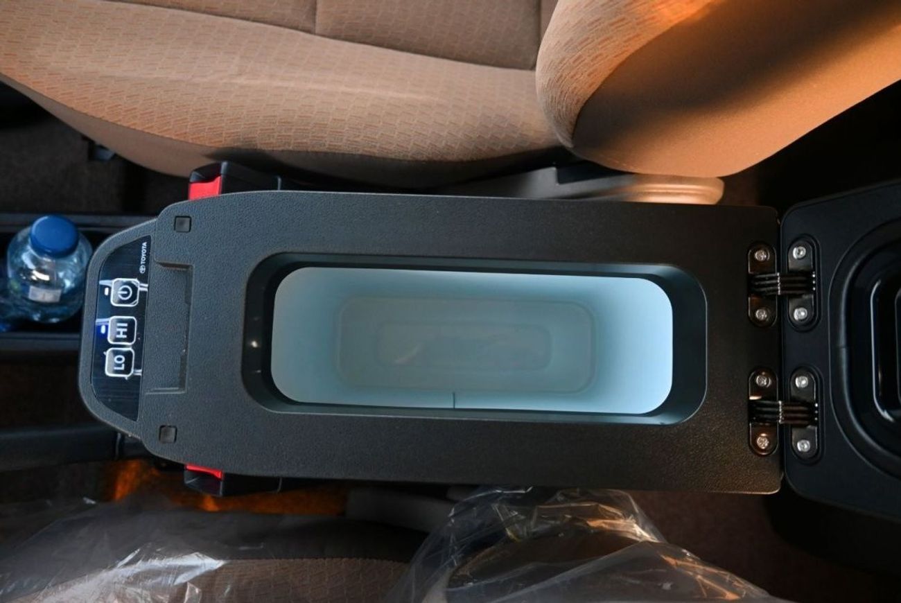 تويوتا لاند كروزر 70 TOYOTA  LAND CRUISER HARDTOP LC76 4.0L 2024