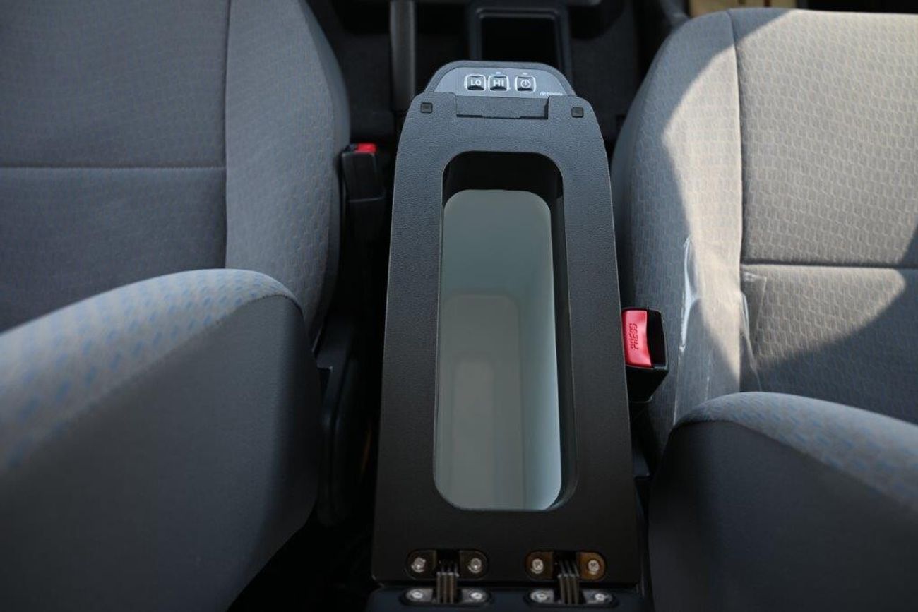 تويوتا لاند كروزر 70 76  LX-Z V8 4.5L TURBO Manual