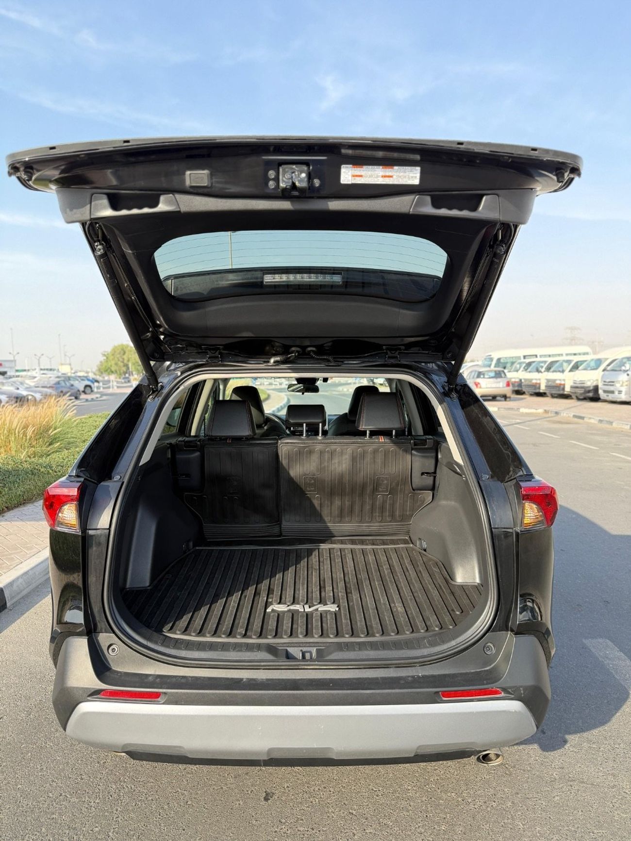 تويوتا راف ٤ Adventure Full Option 4WD Sunroof, leather, push start