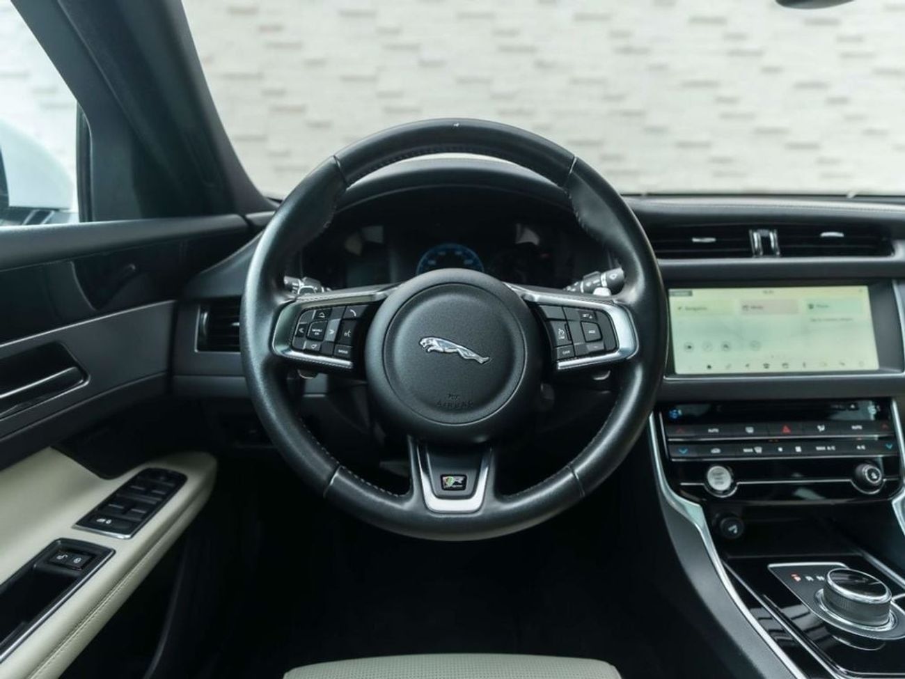 جاكوار XF R-Sport 2.0L Sedan