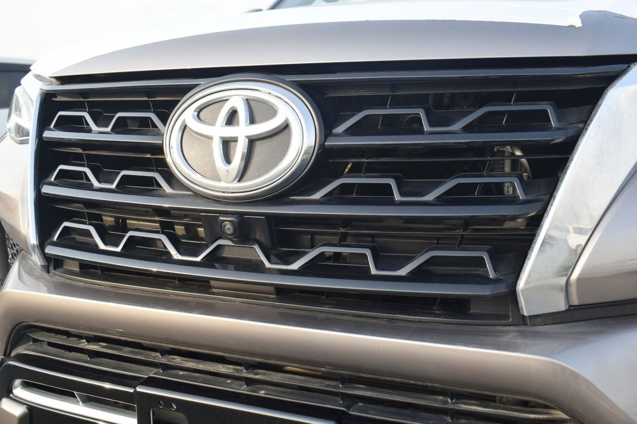 Toyota Fortuner NEW TOYOTA FORTUNER SR5 Plus 4.0L V6 MODEL 2025 GCC