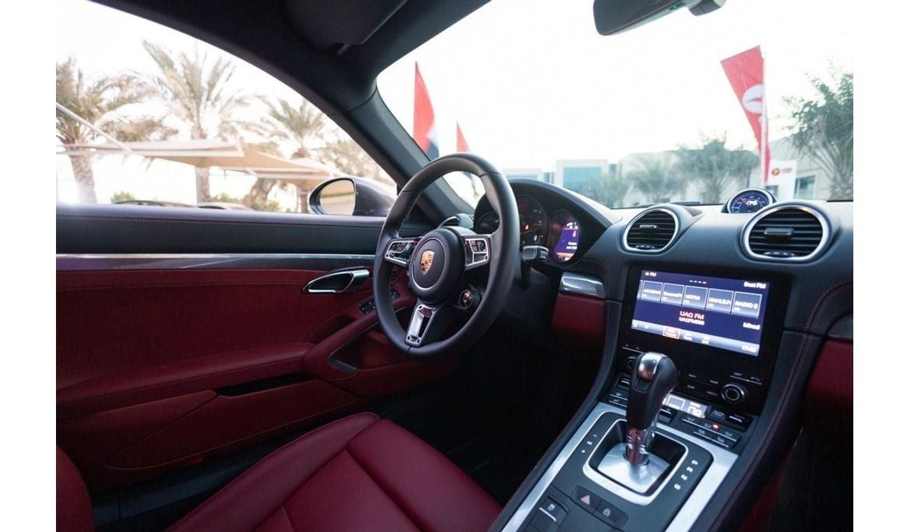 بورش كايمان 718 Porsche 718 Cayman Style Edition 2024 GCC under Agency Warranty with Flexible Down-Payment.