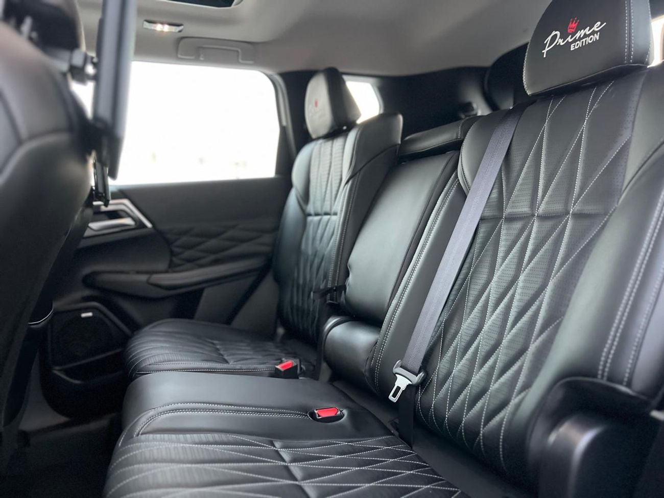 Mitsubishi Outlander PREMIUM LAUNCH EDITION