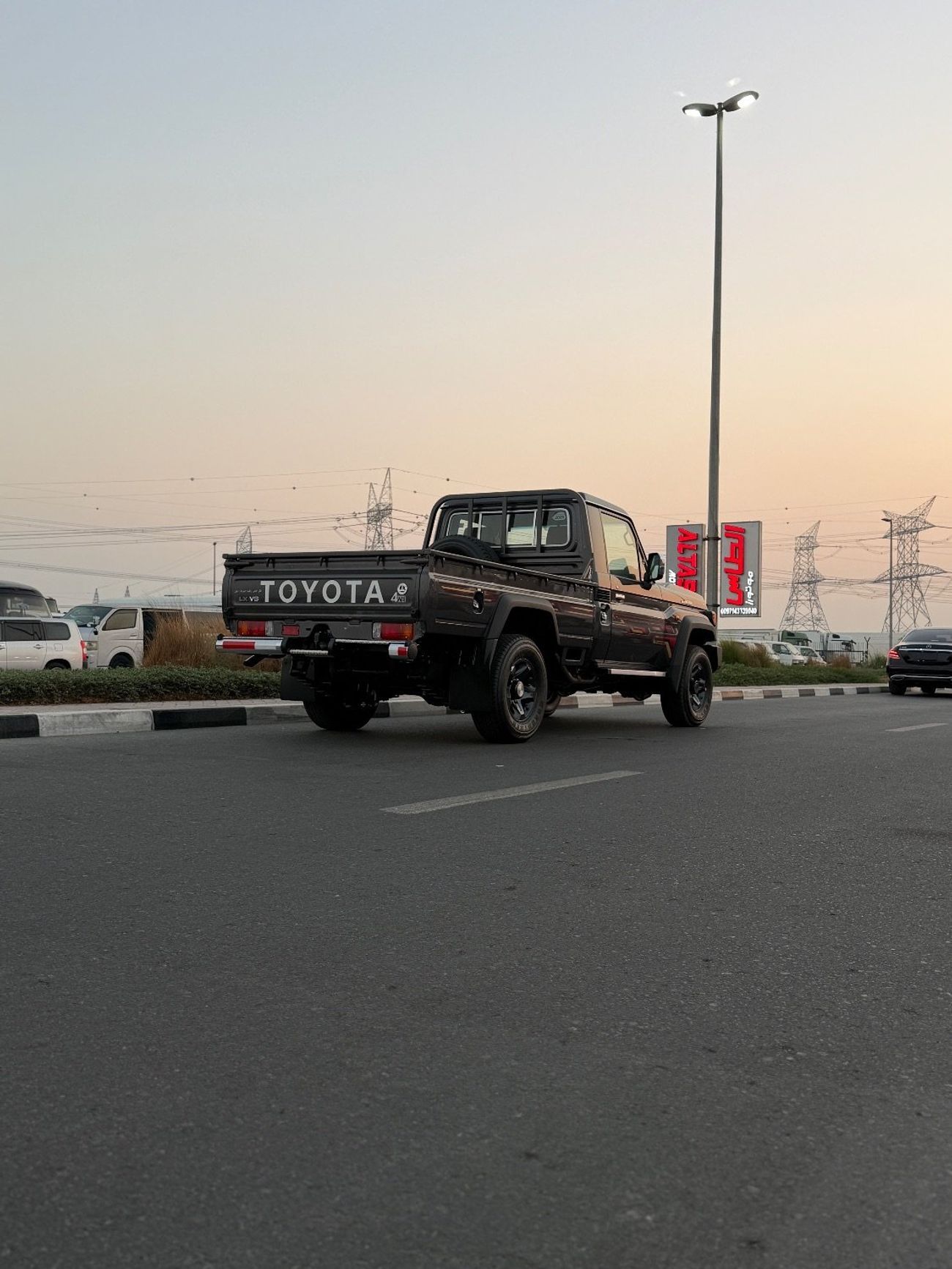 تويوتا لاند كروزر بيك آب Std 4.0L Single Cab Utility 4WD