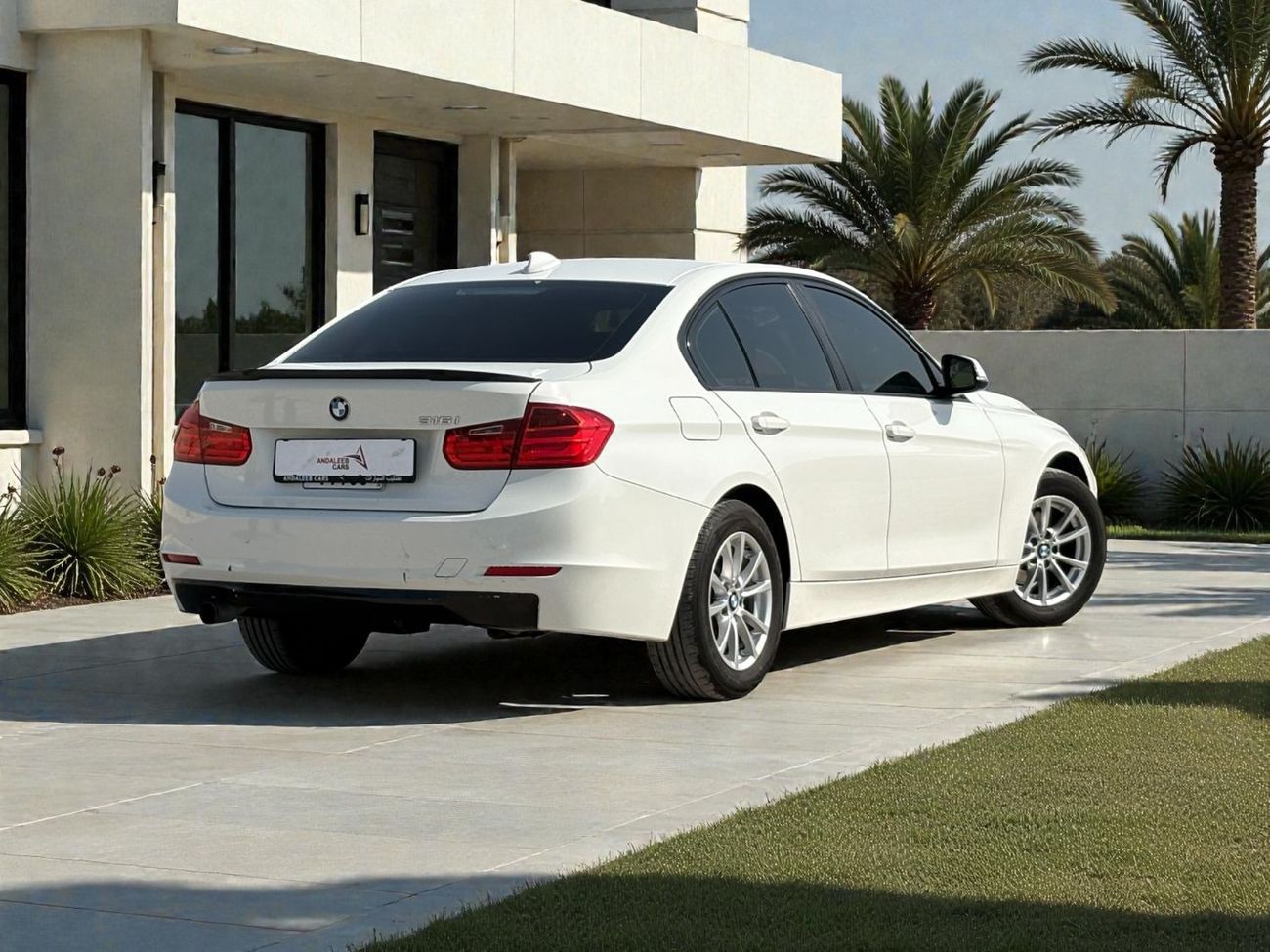 بي أم دبليو 316i 316i 1.6T A/T | 2015 | GCC SPECS | AED 27,900