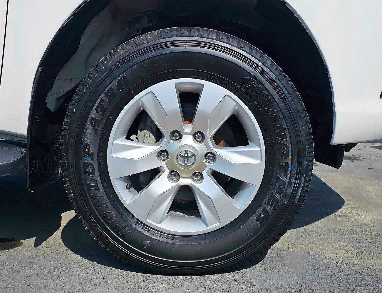 تويوتا هيلوكس 2.7 A/T/ AUTO WINDOWS/ WIDE BODY/ FULL OPTION/ EXPORT ONLY/ LOT# 45086